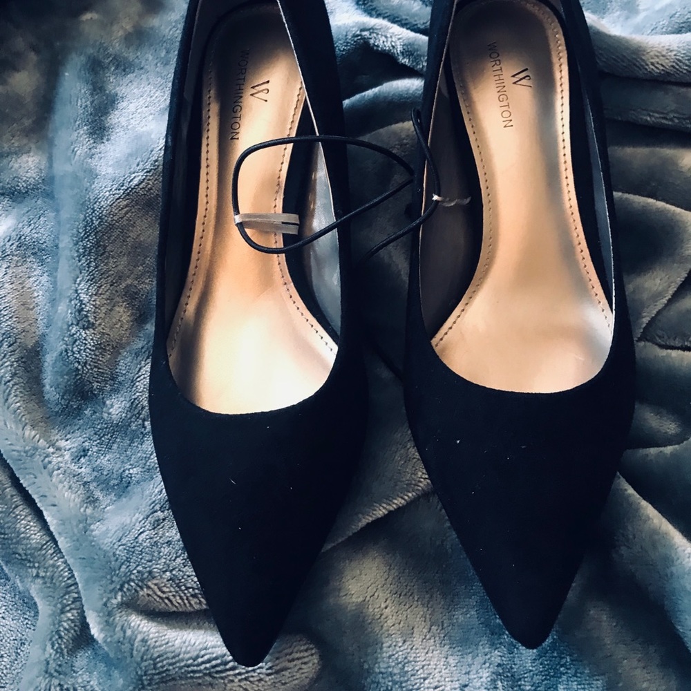 Black Pointed Toe Kitten Heels - Picture 2 of 5